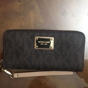 Michael kors wallet